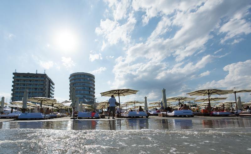 White Tower Mamaia Aparthotel Exterior photo